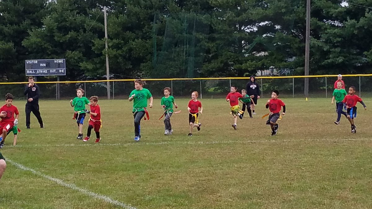 SShepReads's tweet photo. Love watching my 4th graders play football, current and past! @DavidJohnson31 #4thgraderocks #CCSDpride https://t.co/TO6TL55Zl1