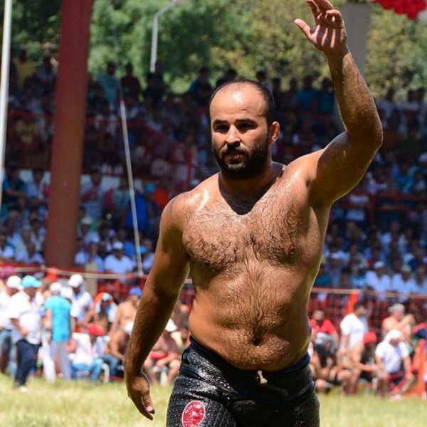 osmandogramaci's tweet photo. 4 Ekim’de Kırkpınar’dan Gürpınar’a adlı 1. Gürpınar Yağlı Güreş Festivali usta pehlivanları ağırlayacak. Kırkpınar’ın Şampiyonları Orhan OKULU, Recep KARA ve İsmail BALABAN Gürpınar er meydanında olacaklar. 40 pehlivanının katılacağı bu anlamlı festivalimize herkesi bekliyoruz. https://t.co/Xz0HSKKeC5