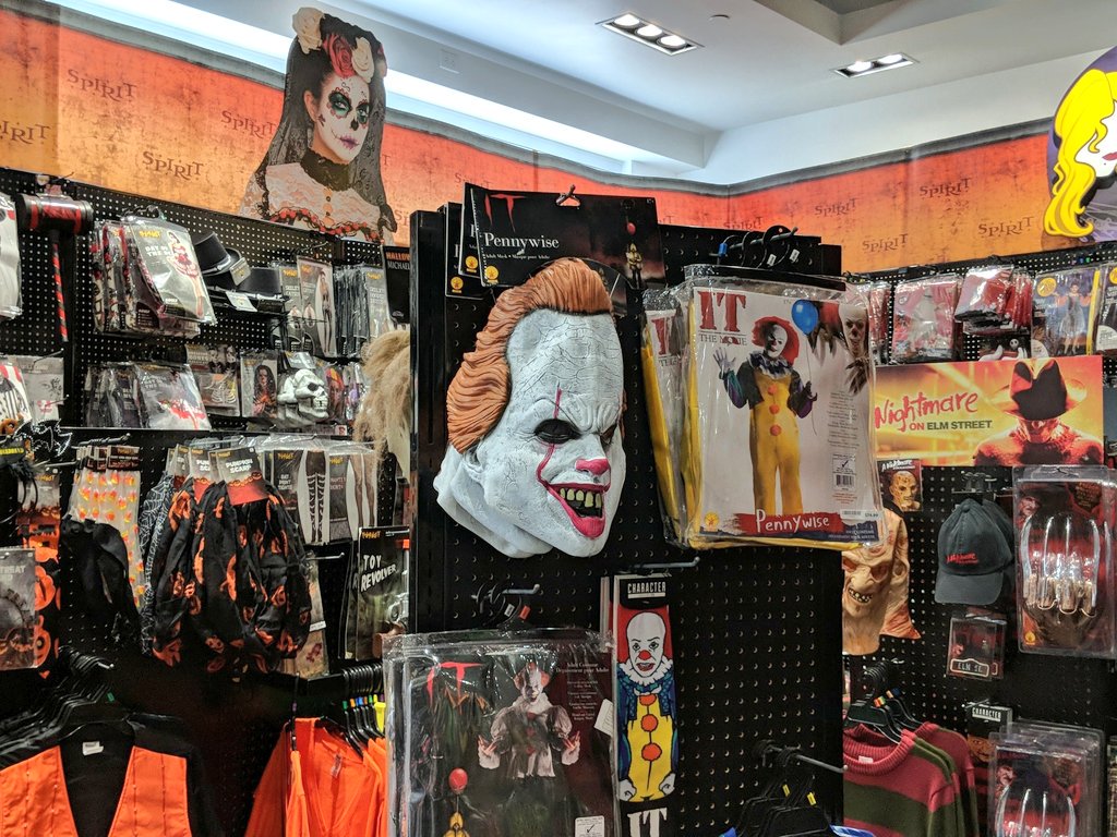 プーコハワイ Poohko Hawaii カマカナアリイに ハロウィンショップがオープンしてる Spirit Hawaii Is Now Open At Kamakanaaliijp Hawaii Hallowin ハワイ ハロウィン カマカナアリイ