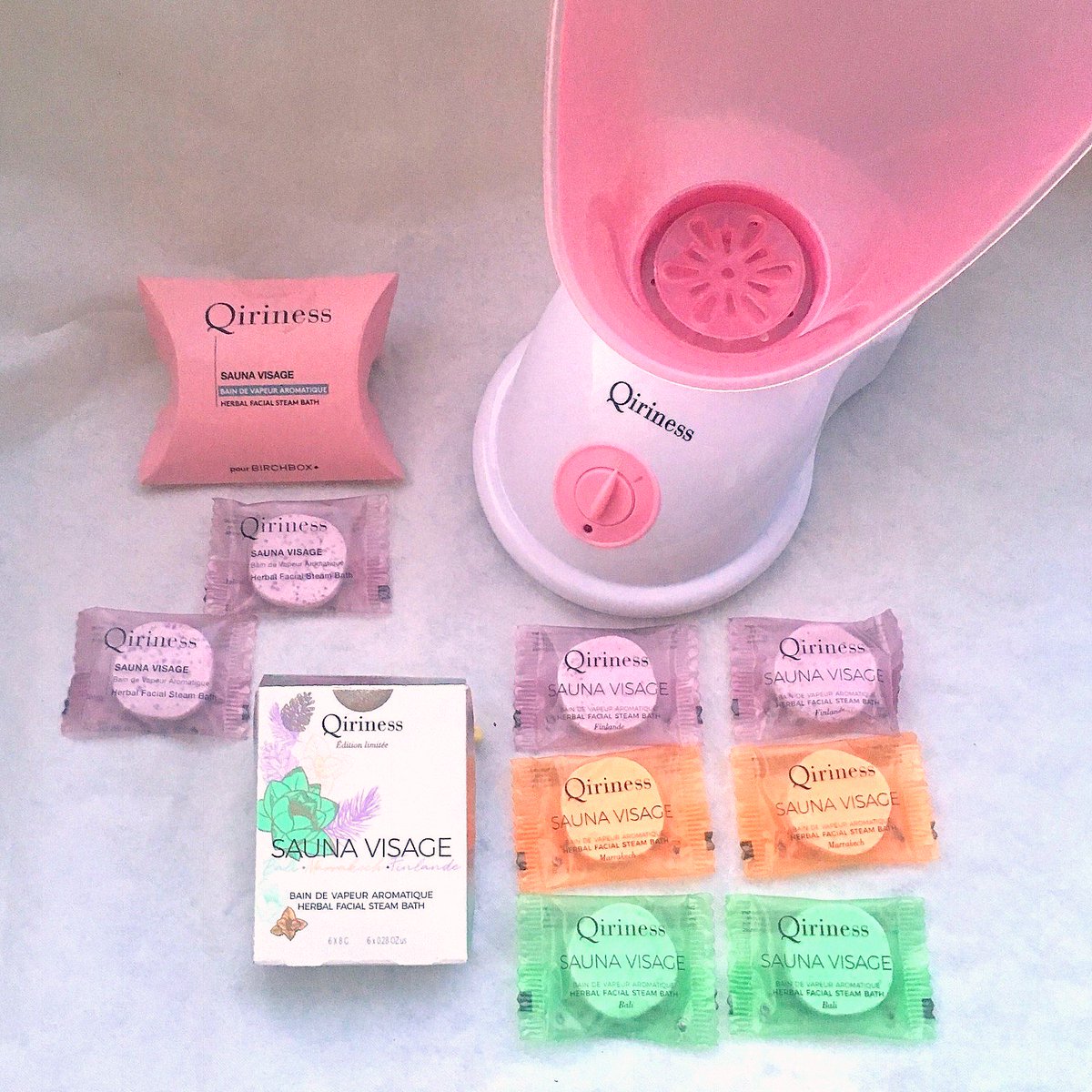 NaturElleBlog's tweet photo. J’ai testé les #nouveaux #galets #sensoriels #saunavisage #qiriness ❗️#édition #limitée‼️
=> #Voyage #aromatique garanti destination #Bali, #Marrakech ou #Finlande (mon préféré ) + peau saine et purifiée ♥
#BeauteAddict #LesTesteuses #skincare #vapeur #detox #new #beauty https://t.co/ewohozUBzp