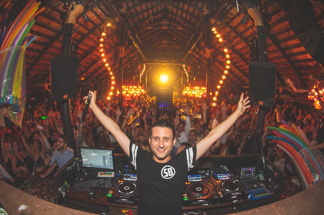SantiBertomeu's tweet photo. ¡MOJÁCAR ES MOJÁCAR!
Gracias por una noche con tanta energía positiva! Ya tenéis el álbum de fotos publicado en https://t.co/aic7VFe41i Hasta la próxima amig@s 😘 @MandalaMojacar #MojacarSpringBreak #SantiBertomeu #OnionAndBack #Mojacar https://t.co/4Ao0U4vE7U