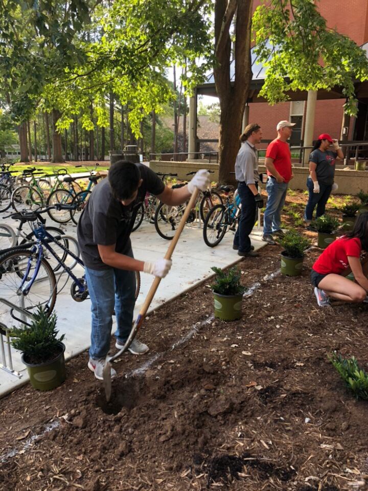 NCStatePFS's tweet photo. Thanks to all of our Pack Parents and families that joined us today at the Planting Project! It was a great way to bring Parents & Families Weekend 2018 to an end. #packparents #PFW2018 https://t.co/TEN3XIaP3F