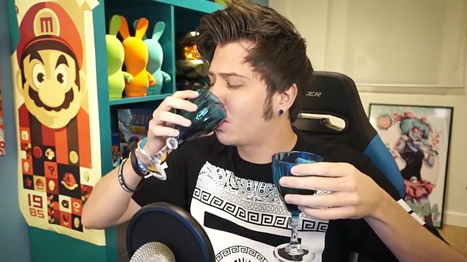 rubiustrokes's tweet photo. rubén va a romper su propio récord del tuit más retuiteado https://t.co/xartrK2M6f
