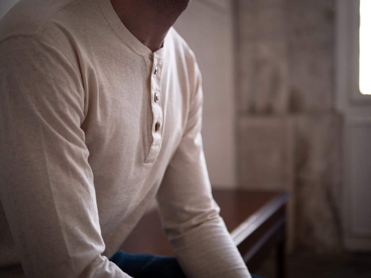 RedcastHeritage's tweet photo. #theritestuff Harvester ecru long-sleeve impresses at first sight for its amazing real #motherofpearl buttons and for its #quality #cotton unbleached #ecru single-jersey fabric with lockstitch construction
It is made #ethically in #Japan by #johnlofgren https://t.co/eSJYHis6kh