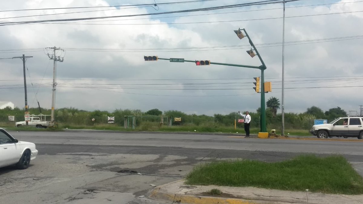 transito_gpe's tweet photo. @soyeltiba @Cicmty @LeydaEstradat Semáforo funcionando, reporte atendido https://t.co/d6medyoLGa