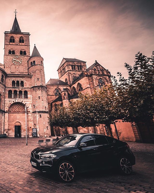 earthrisephoto's tweet photo. This sunrise pic in Trier ended up looking like a BMW ad. I’m not mad. 😂🤷🏻‍♂️
.
.
.
.
#trier #triergermany #europetravel #europe_pics #bmw #bmwaddict #bmwlove #bmwlover #sunriseporn #europeancars #agameoftones https://t.co/SBTdxg1oBs https://t.co/BGxy9rz3Im