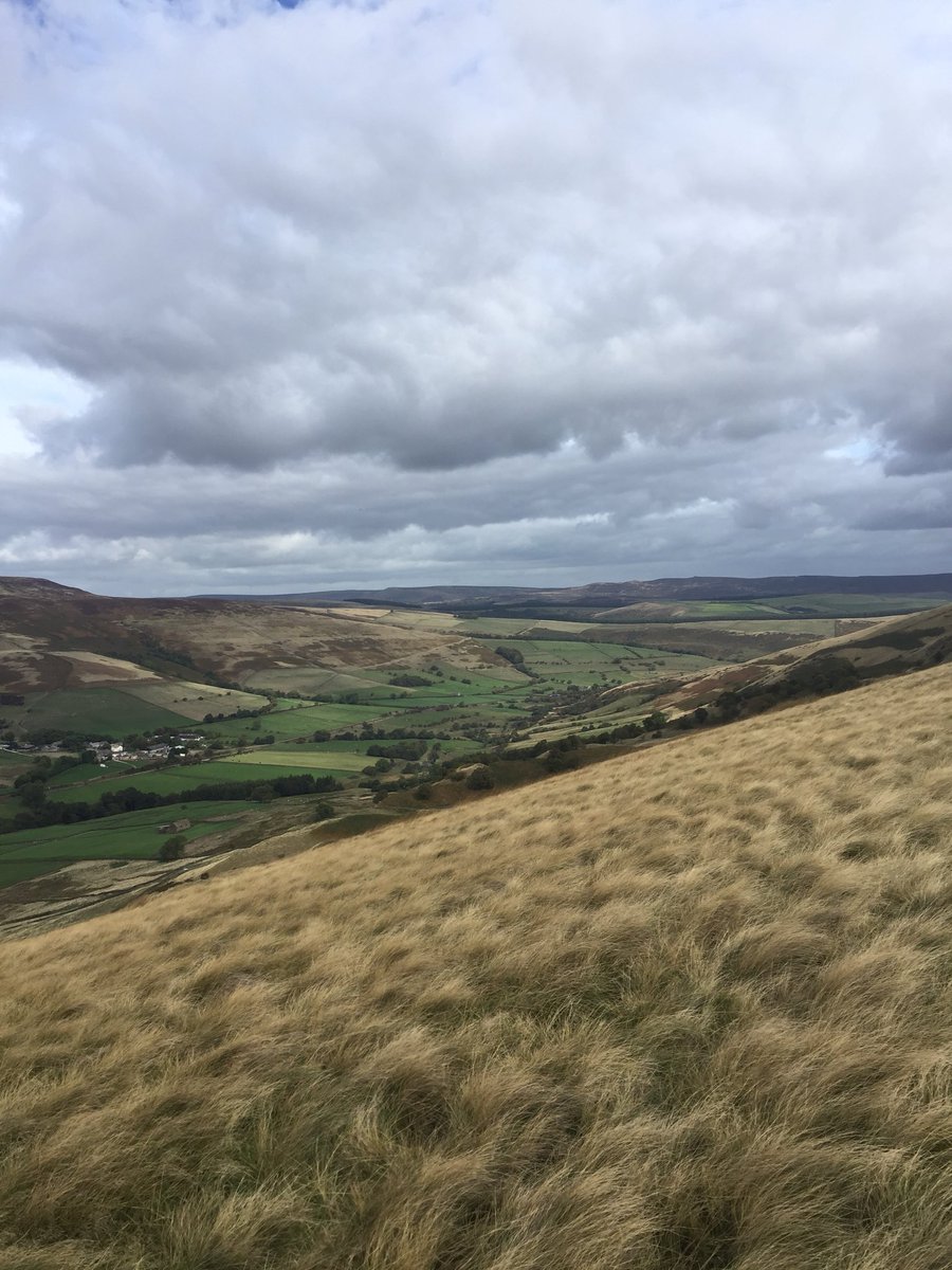 TheWIWalks's tweet photo. Down from the zenith of our walk today and lunch at a cairn just below Lose Hill, before walking through fields full of placid sheep into Hope. @DerbyWIs @peakdistrict @WomensInstitute @WILifemagazine @N1_WI @MFWI https://t.co/fUrNJ9o25B