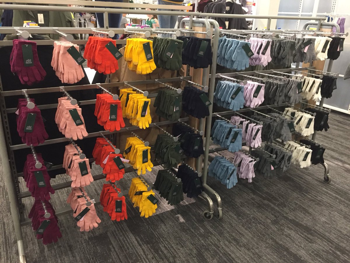 aliciafog's tweet photo. Winter is just around the corner. 🧤☃️❄️ #t1875 #wintergloves #staywarm #WildFable https://t.co/BQSvrsX5fm