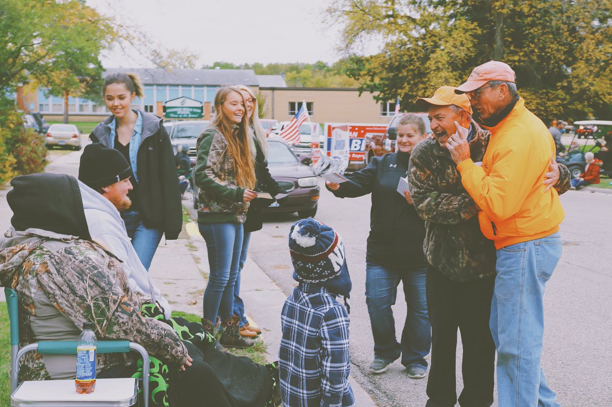 JohnHoweMN's tweet photo. It was a brisk one, but hundreds turned out for the Goose Festival in Middle River yesterday!
Great joining Representative Dan Fabian!
🇺🇸🇺🇸🇺🇸
#HoweWillDoIt #OnlyInMN #HoweForSOS
#Minnesota #MN07 https://t.co/TRdiGmg1Sk