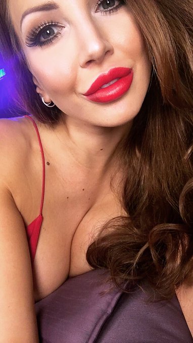 Evening guys, I&rsquo;ll be back on @S66TV tomorrow from midday until 9pm ❤️ I hope you&rsquo;ve all had lovely weekends<a class="tags" target="_blank" title="On Twitter" href="/?out=eyJ0eXAiOiJKV1QiLCJhbGciOiJIUzUxMiJ9.eyJpYXQiOjE3MjE1NjQ5OTcsImlzcyI6InR3cG9ybnN0YXJzLmNvbSIsIm5iZiI6MTcyMTU2NDk5NywiZXhwIjoxNzUzMTAwOTk3LCJyZWRpcmVjdF91cmwiOiJodHRwczovL3R3aXR0ZXIuY29tL1M2NlRWIn0.tZ8qKOy-Yq7XosE2SbKtG1w3kf2qhJEi5MVjMx5_Gyg56YI16IVElOmbd1-RSThLvQPl8oX8dlXcj98btUjViw">@S66TV</a><a href="/tag/tgif"class="tags"><span>#tgif</span></a>