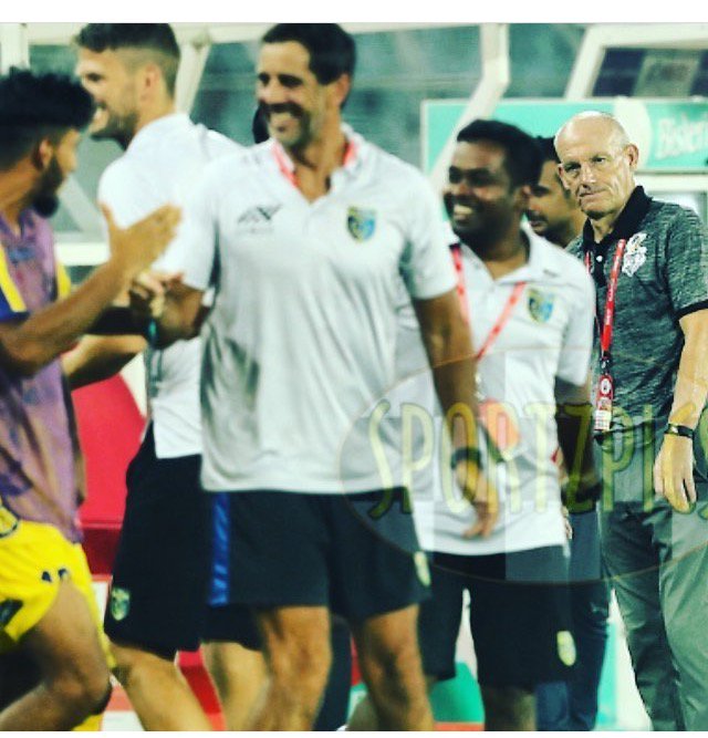 ann_08__'s tweet photo. Happiness is watching our ashan also happy 😂😋
#keralablasters #manjappada #stevecoppel https://t.co/vZLXIpnWIk