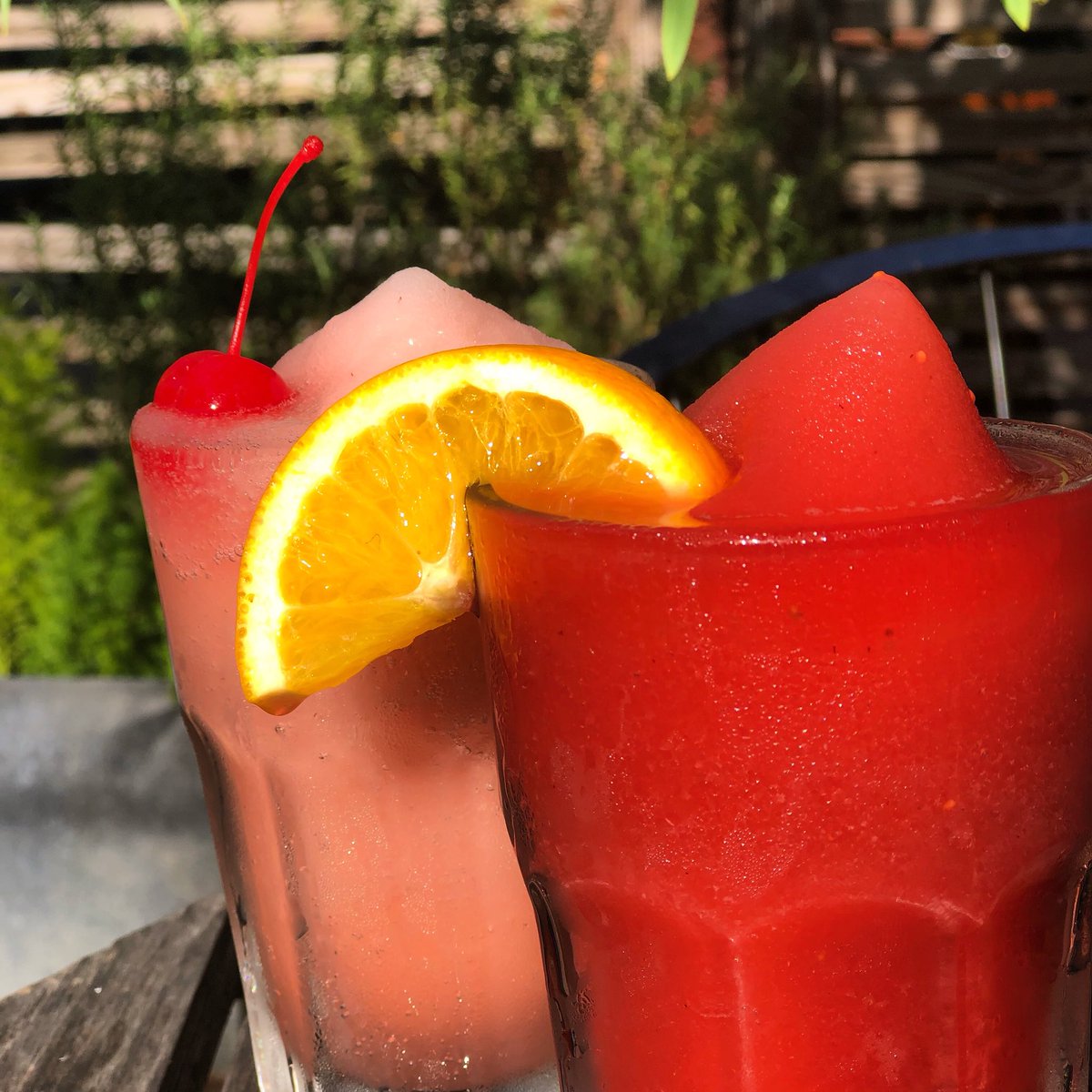 theflathouston's tweet photo. Sunday Funday, Houston
SMNS DJs happy hour, followed by Platform tonight
$4 Frozé all day
$2 Lone Star
$3 Select Beers
$4 Frozen Mojito 
$5 Frozen Pina Colada
$5 Frozen Sangria
&amp; more
#houstonsundayfunday #houstondrinks #houstonweekend #houstonfrozendrinks #houstonspecials https://t.co/9wya7rU9k1