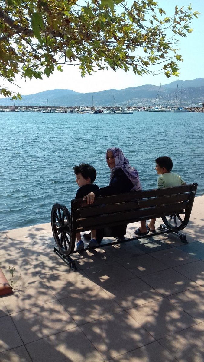 S.E-Aydın

Misafir olarak gittiği evde gözaltına alındı

1günlük gözaltından sonra tutuklanarak Aydın Cezavine kondu

Sami(5)ileOsman(7) 20ay önce tutuklanan babasından sonra annelerindende ayrıldı

ÇocuklarAksarayda,AnneAydında,Baba İzmirde

Bu gidişata son verin! <a href="/abdulhamitgul/">Abdulhamit Gül</a>