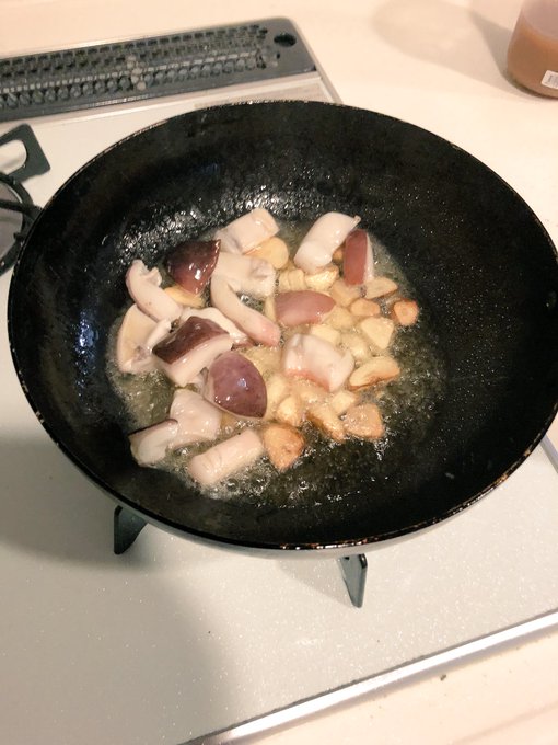 台風だからアヒージョつくったょ𓃰 𓃱 𓃲 𓃟 𓃠 𓄅𓀡 𓁉 𓃰 𓃱 𓃲 𓃟 𓃠 𓄅 