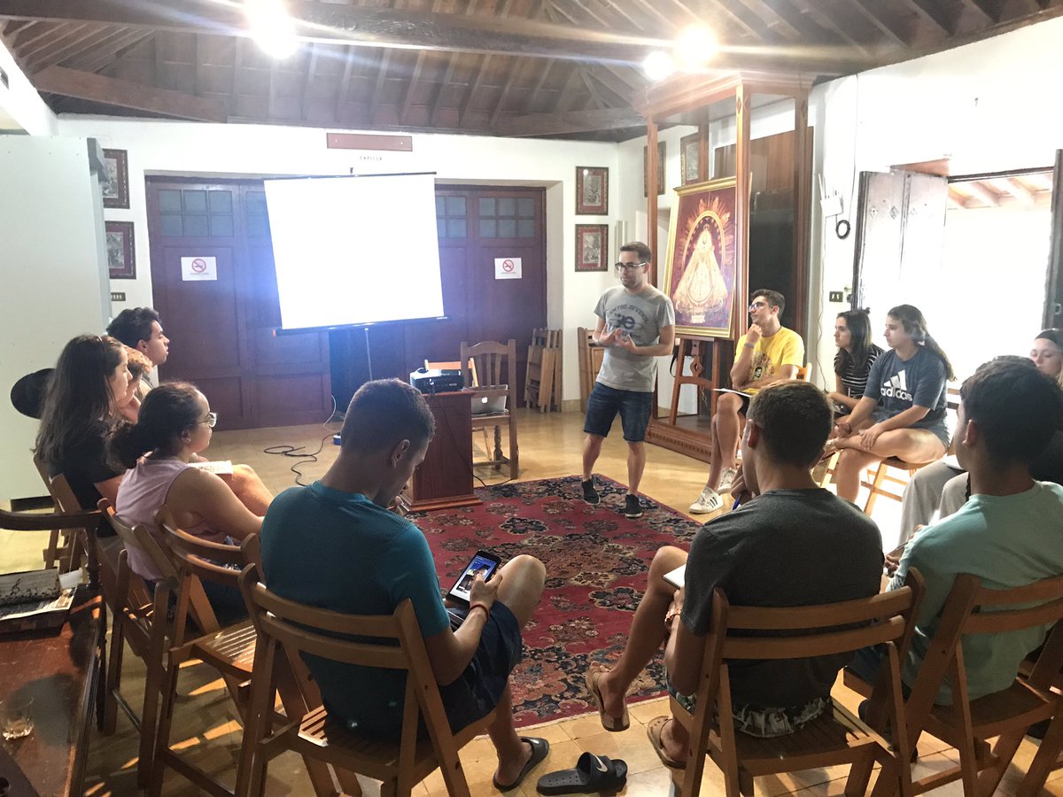 cjorotava's tweet photo. Este fin de semana nuestros animadores han viajado a La Palma para tener la programación del curso. Los animadores han empezado a preparar el gran año que nos espera y le han pedido a Dios que nos acompañe durante este año para que sea increíble. #EmpiezaLoBueno #SalesianosSMX https://t.co/wQR9b1SMWS