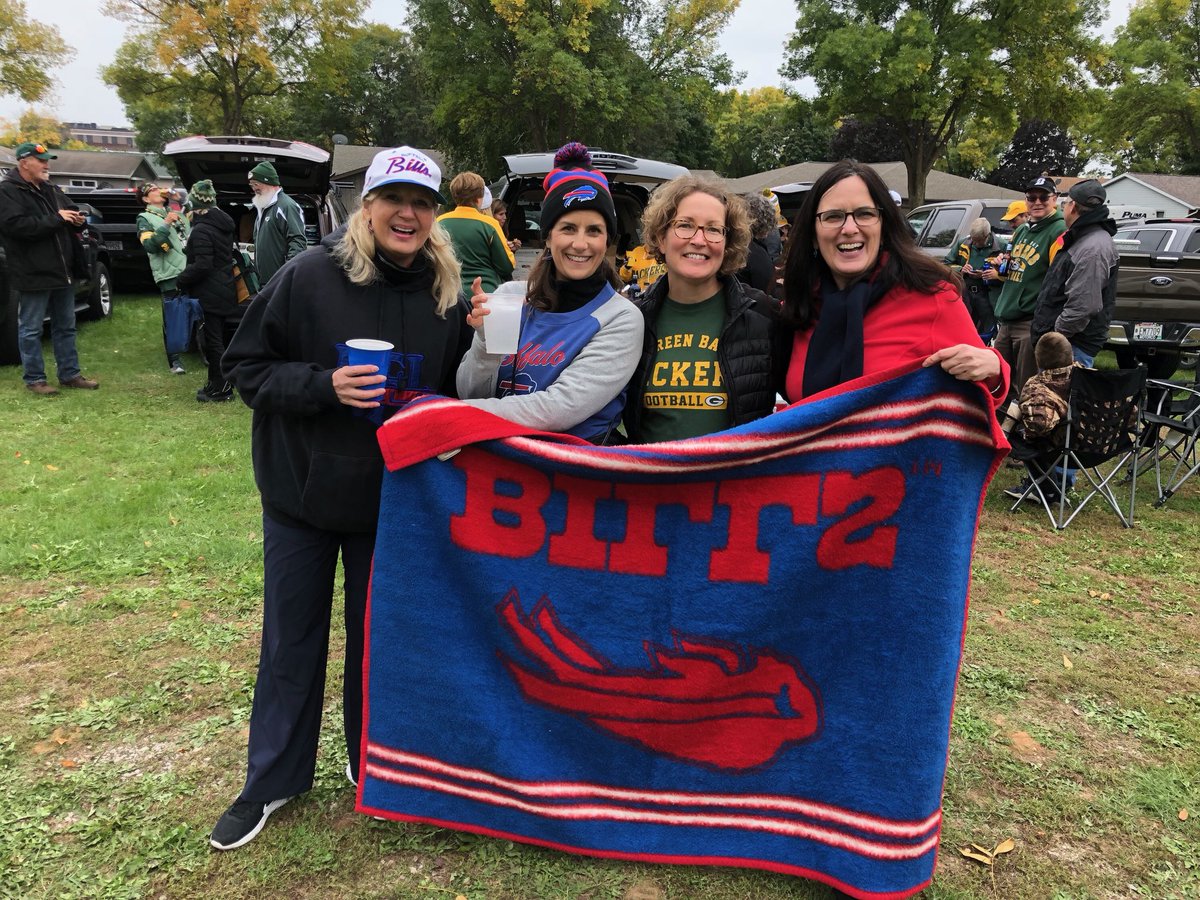 GoWestforGold's tweet photo. Bills-Packers #GetLoudLambeau @buffalobills fans invade @GetLoudLambeau https://t.co/R7FOiXJzLf