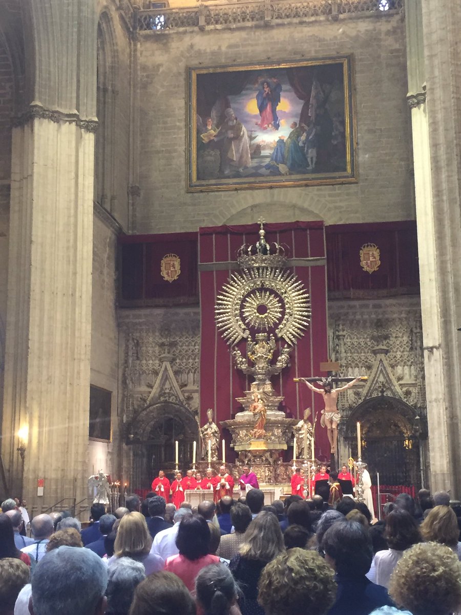 veracruzpuebla's tweet photo. Desde nuestra Hdad. mostramos nuestro agradecimiento por estos días de convivencia a la @ConfratVeraCruz y a la @VeraCruzSev #50AñosConfraternidad https://t.co/1TjE2dv6HV