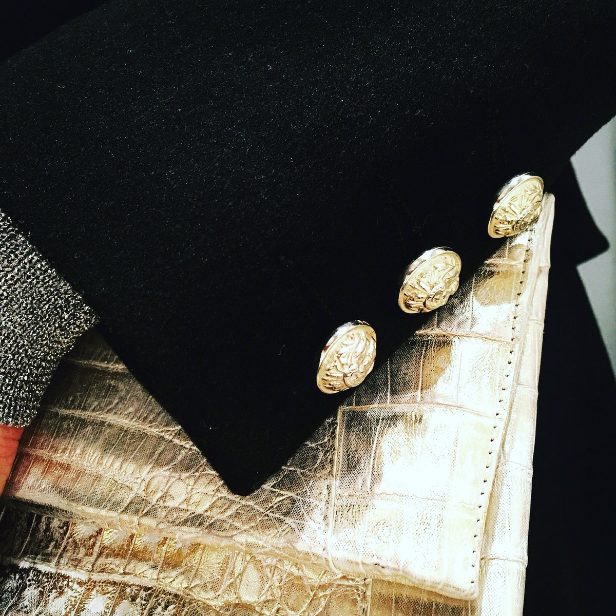 theluxuryexp's tweet photo. As the Big 4 #SS19 come to an end, my thoughts go to a designer’s signature piece ... Chapter 16 The Longevity Series- Signature ... https://t.co/IDlNXGZFoT ... #longevity #sustainablefashion #signaturepiece #slowfashion #buylesswearmore #streamlined #closet #buylesschoosebetter https://t.co/Q8tAyuEsoR