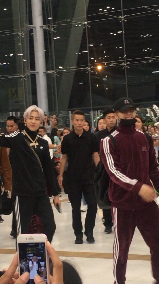 jackbampics's tweet photo. Adidas couple theme 👬♥️🖤

#KCON2018inTHAILAND #GOT7 #JACKBAM https://t.co/eEinV8Lyiw