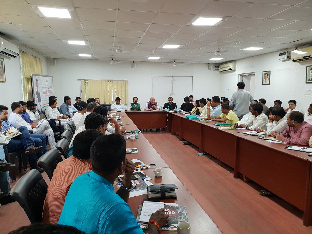 shaktisinhgohil's tweet photo. Enjoyed interacting with @IYC spokespersons .
They are the future of India and I am confident that we will have many promising leaders from these youth. https://t.co/jiMa6y2YrU
