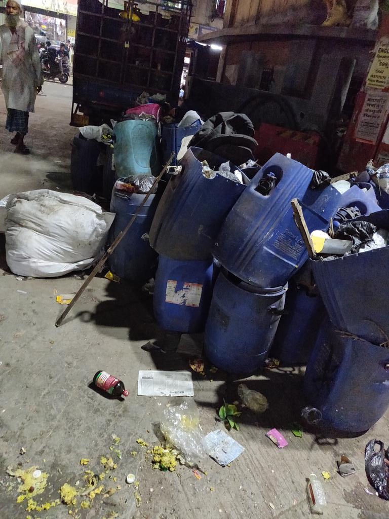 AbdulAzizBata's tweet photo. @SJaiswal_IAS Sir, heartiest congratulations for nominating #Mumbra as a trial ground for all your experiments. Just have a look at the results of your latest experiment i.e. #Privatization of #Garbage #Collection . @Awhadspeaks @DrSEShinde @ThaneCity @ThanecitySBM https://t.co/prh7QMLdsg