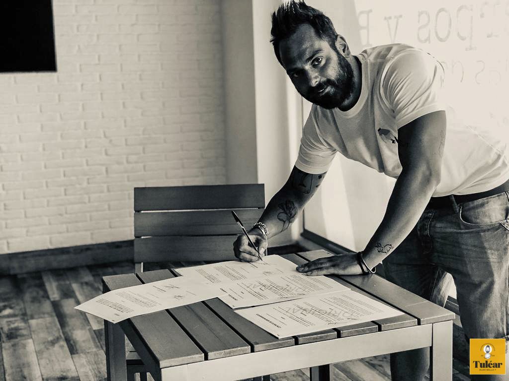 Nuestro capitán, el Chef Alex Milla lo tiene claro. No deja de aportar ingredientes al universo gastronómico 💫 que está creando.

Todo proyecto comienza con una firma. Pero pocos lo hacen con #Intensidad7 👊

Pronto comenzará el baile de sabores ¿estáis preparados? 
#Jaén