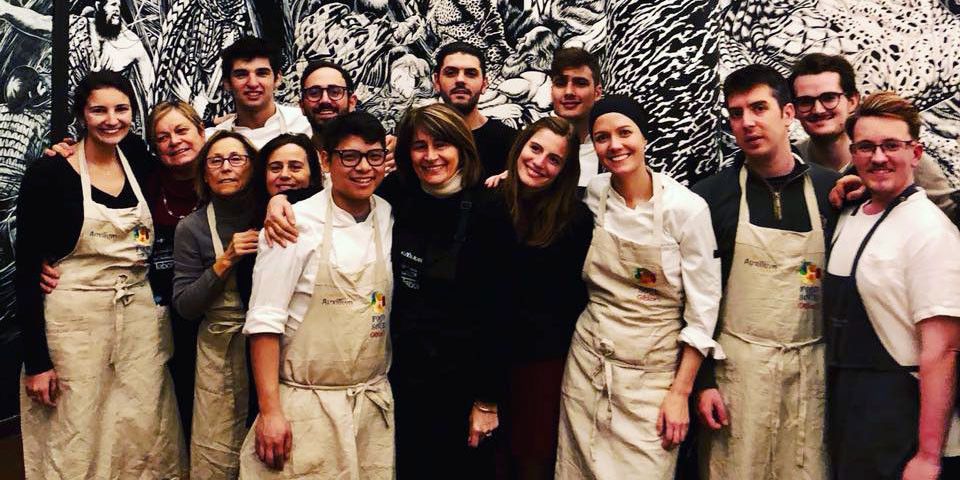 El famoso #chef italiano,Massimo Bottura, abre comedores 5 estrellas para personas con escasos recursos. Así cumple su sueño de "restituir la dignidad a los más necesitados".