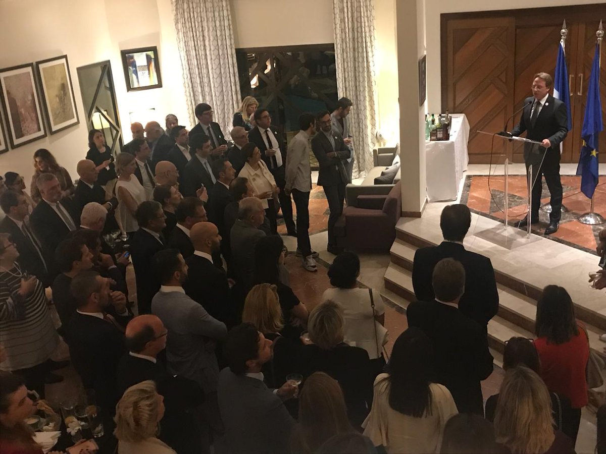 ludovic_pouille's tweet photo. Ravi d’accueillir à la Résidence toutes celles et ceux qui ont assuré le succès de la 2e édition des  #EntretiensdAbuDhabi. Suprise artistique de la soirée, sur le thème de l’Intelligence artificielle : la performance envoûtante du collectif #BodyFail ! #DCFE
#FranceUAE 🇦🇪🇫🇷 https://t.co/c28CTFwSVm