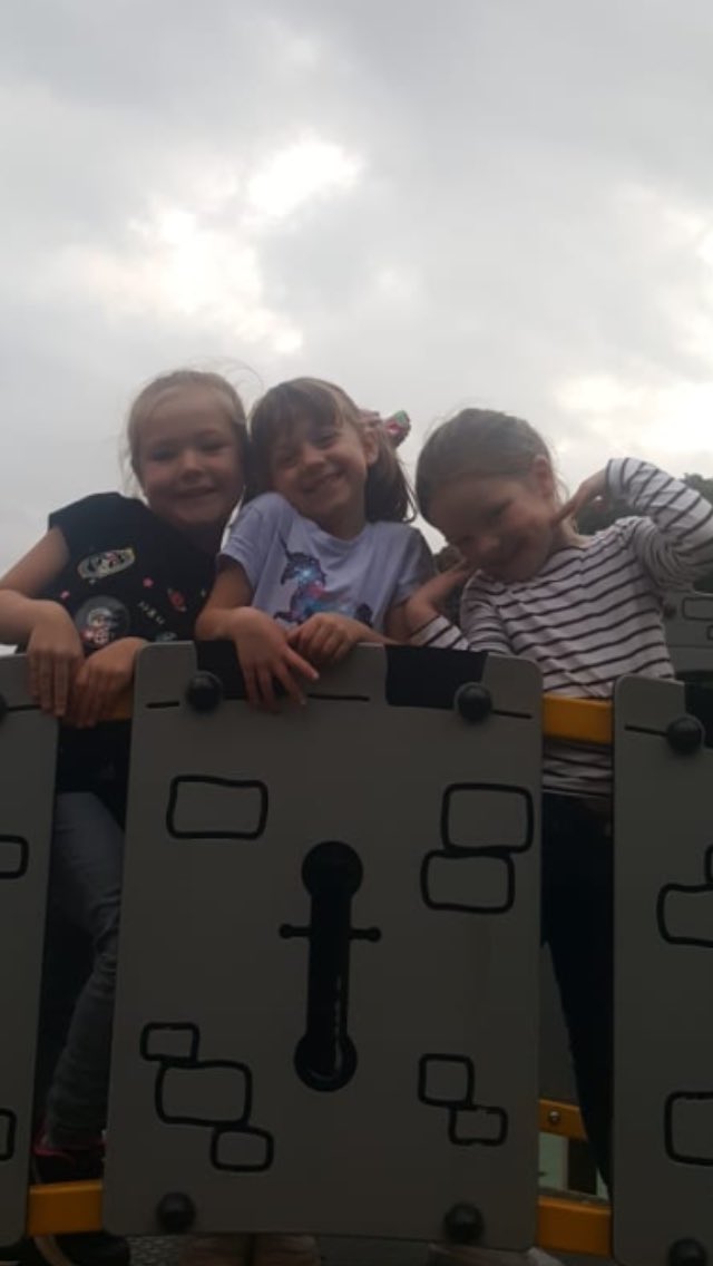 MikeBirch12's tweet photo. Isla &amp;Esme having a fab sleepover at Eva’s house, they had a fab time as you can see. @Rebecca65886089 @QueensCoEURC  @MrsPotterQP @michelleorf82 https://t.co/kM84r1LhtN