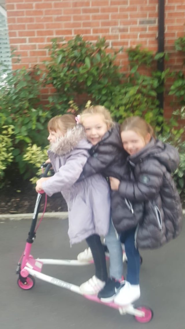 MikeBirch12's tweet photo. Isla &amp;Esme having a fab sleepover at Eva’s house, they had a fab time as you can see. @Rebecca65886089 @QueensCoEURC  @MrsPotterQP @michelleorf82 https://t.co/kM84r1LhtN