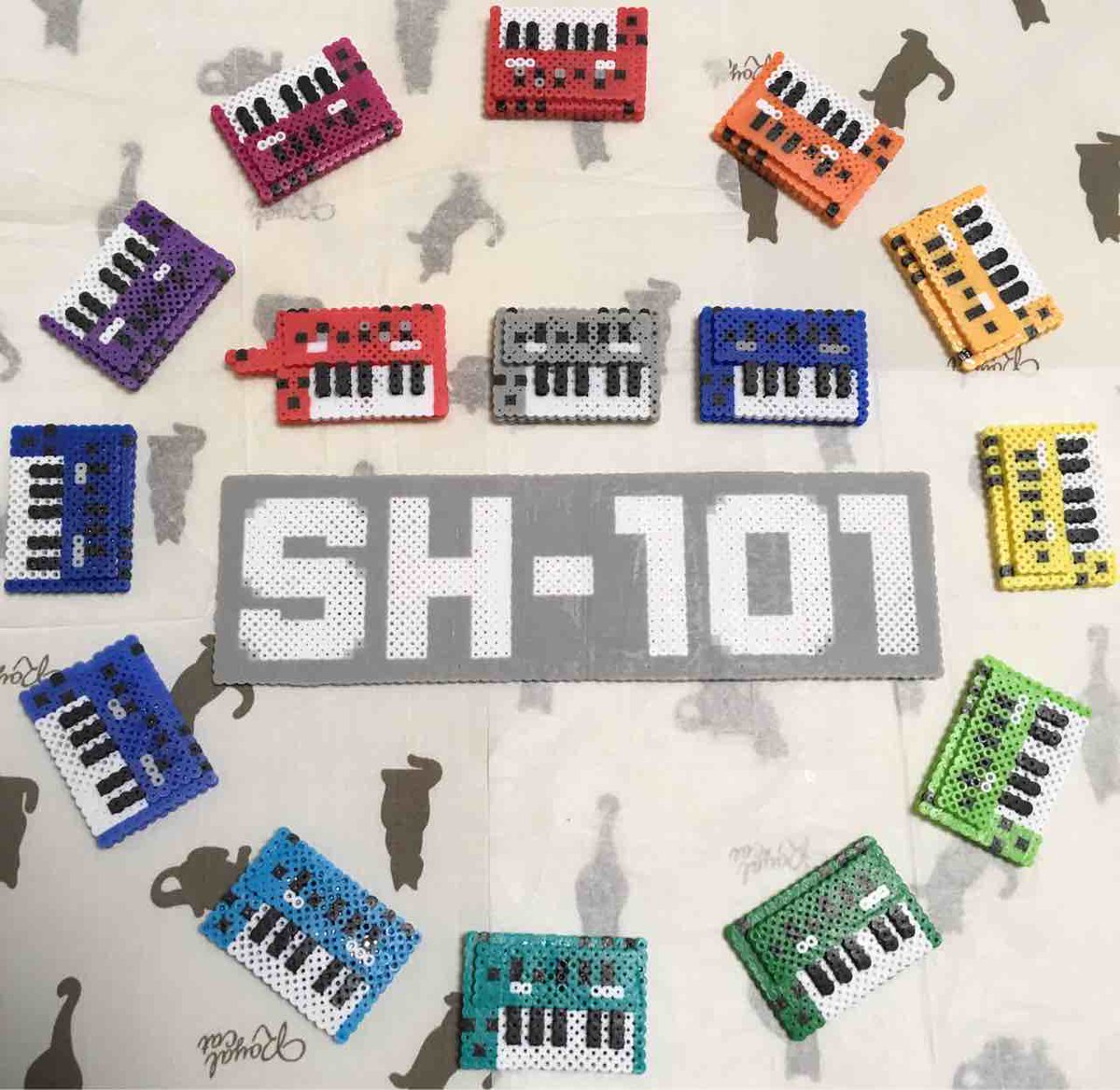 rich_h1ll's tweet photo. 10月1日になったので RolandのSH-101をアイロンビーズでおいわい。101だけに。 #101day https://t.co/nJfr1192Uw