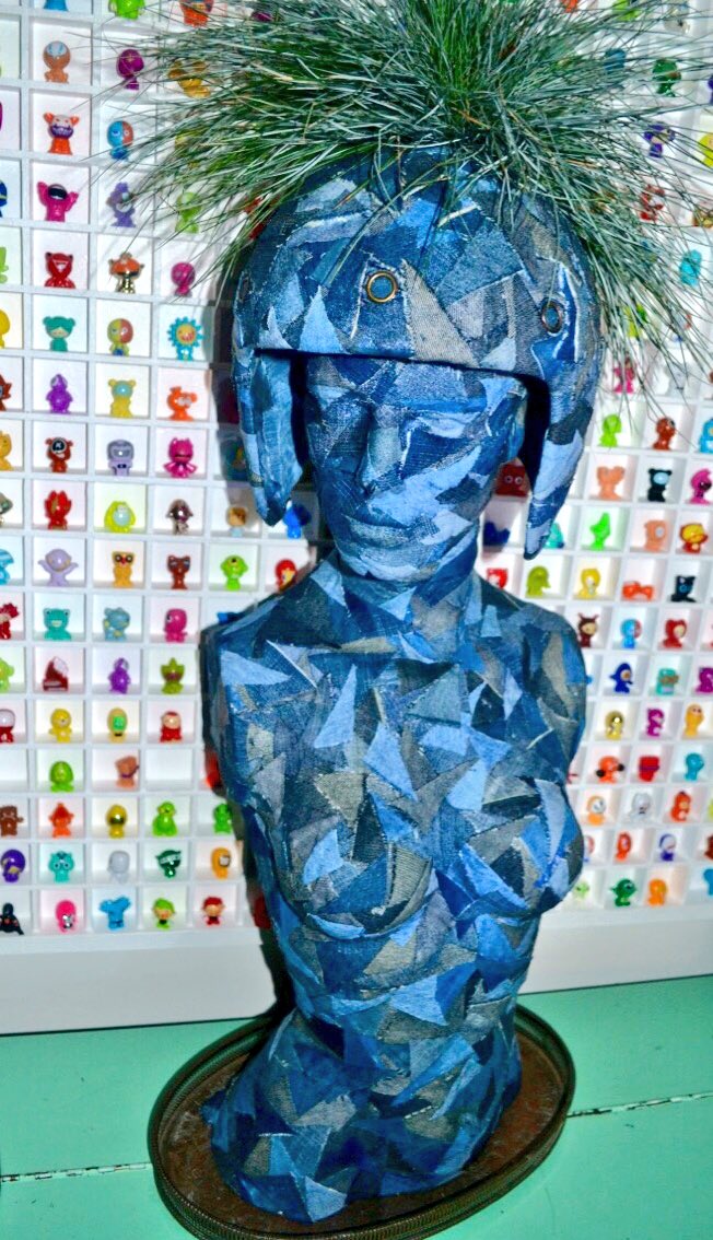 DollyFixtures's tweet photo. Just in the nick of time on #recycleweek2018 and a ‘lil wet around the eyes still 🤣 we have Dolores a Lady Planter in her #upcycled helmet.            #recycleweek.        #mucknbrass       #upcycledhour.                   #mindcharity #mind #dollyfixtures. Now for #SundayRoast https://t.co/EJXxKfp5iU