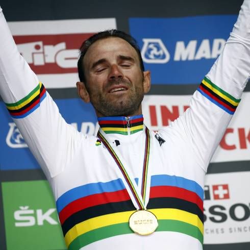 Cyclingnewsfeed's tweet photo. Valverde ends 15-year hunt for World Championships title

Emotion pours from Spaniard after he takes the rainbow jersey in Innsbruck

https://t.co/ImHrUJ08f1 https://t.co/SgiHCAv7gl