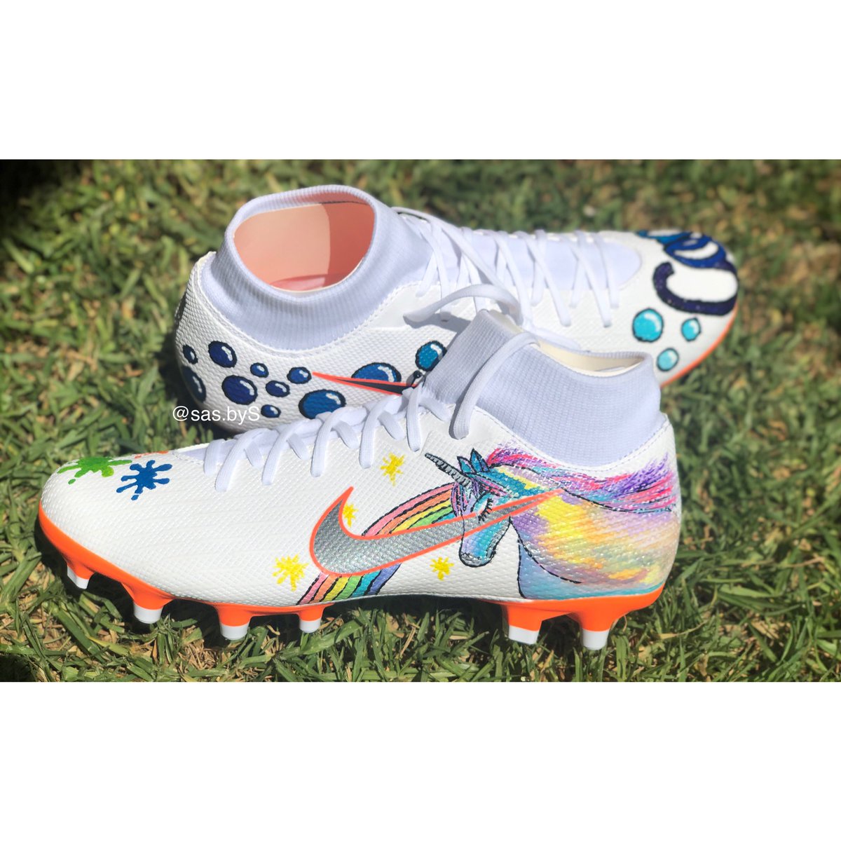 SoumayaAmar's tweet photo. Mas que listos! 🤩🤙🏻💕⚽️ @Nike #SuperFly6 personalizados para Caro 💁🏼♀️. ¿Les gustan? https://t.co/KveDB493tf