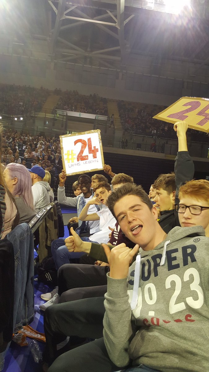 BasketballPgs's tweet photo. Unlucky @rocksglasgow maybe if u had played Murry Hendry it would of been diffrent 👏

Also shoutout to our man for them courtside seats #GoRocks #24 #MurryHendry https://t.co/Qh6TVsC6FL