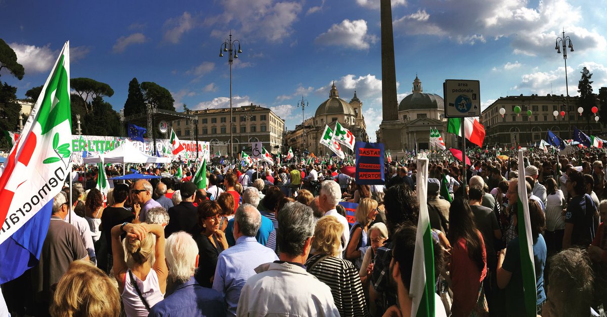 A #Roma l’Italia  che non ha paura. Piazza del Popolo piena per dire no al governo delle false promesse, della demagogia e delle intolleranze. Per una #Italia che crede e ha passione nella politica! Con orgoglio oggi siamo in piazza come <a href="/pdnetwork/">Partito Democratico 🇮🇹 🇪🇺</a> , insieme, uniti!