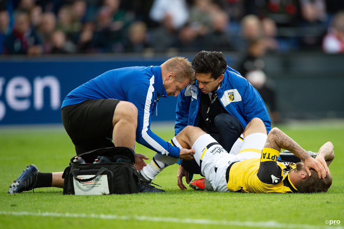 MijnVitesse's tweet photo. Een gebroken kuitbeen voor onze spits Tim Matavz😔
⠀⠀⠀⠀⠀⠀⠀⠀
Sterkte met je herstel, Tim🙏🏻
⠀⠀⠀⠀⠀⠀⠀⠀
#Vitesse #getwellsoonbrate https://t.co/LIOrsQcUZH