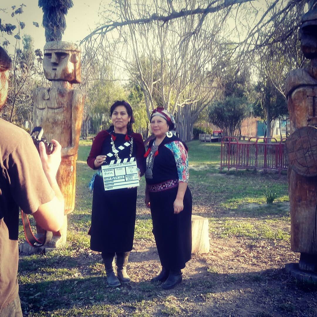 adkimn's tweet photo. Esta semana @mikelzulueta Chef del programa de televisión @RecomiendoChile visitó nuestra ruka de @adkimn donde las lamngen pudieron conversar acerca de la alimentación mapuche, y la importancia de la comida para nuestra cosmovisión. 
#mapuche #comidamapuche #FelizDomingo https://t.co/OKYJKkeVH3