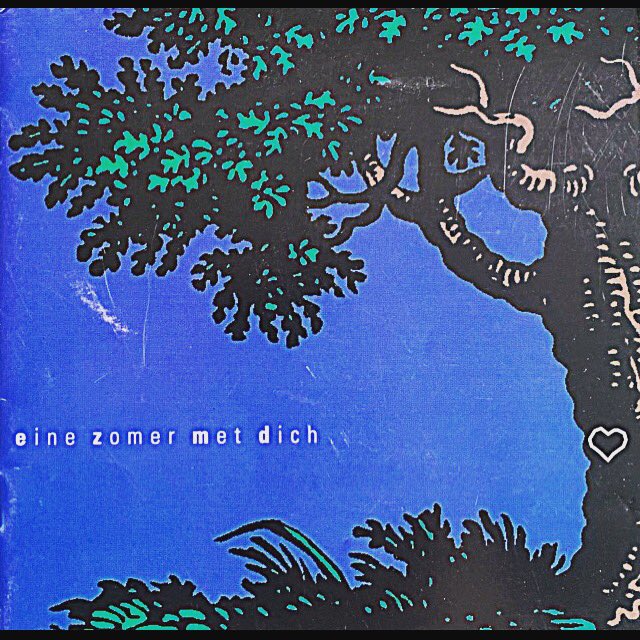 Apart om een kleine 20 jaar na de cd ‘Eine zomer met dich’ de teksten van een aantal songs van Blaauw weer te verzamelen: Hertje Venlo, Waanzinnig Verleef, Theater van ut Laeve, Veur altied eine Venlonaer, Lache, Vrinde en noem maar op. #HalloindeYellow #27-10 #Venlonazaal