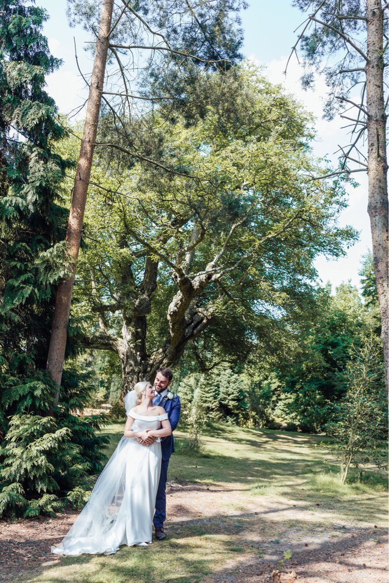 NettlesteadPL's tweet image. It's now only one week until our Wedding open Day!! We are counting down the days 🍾 Can't wait to see you all next Sunday 💛 #nettlesteadplace #kent #love #weddingvenue #wedding #gardens #historic #spreadtheword #SundayFunday