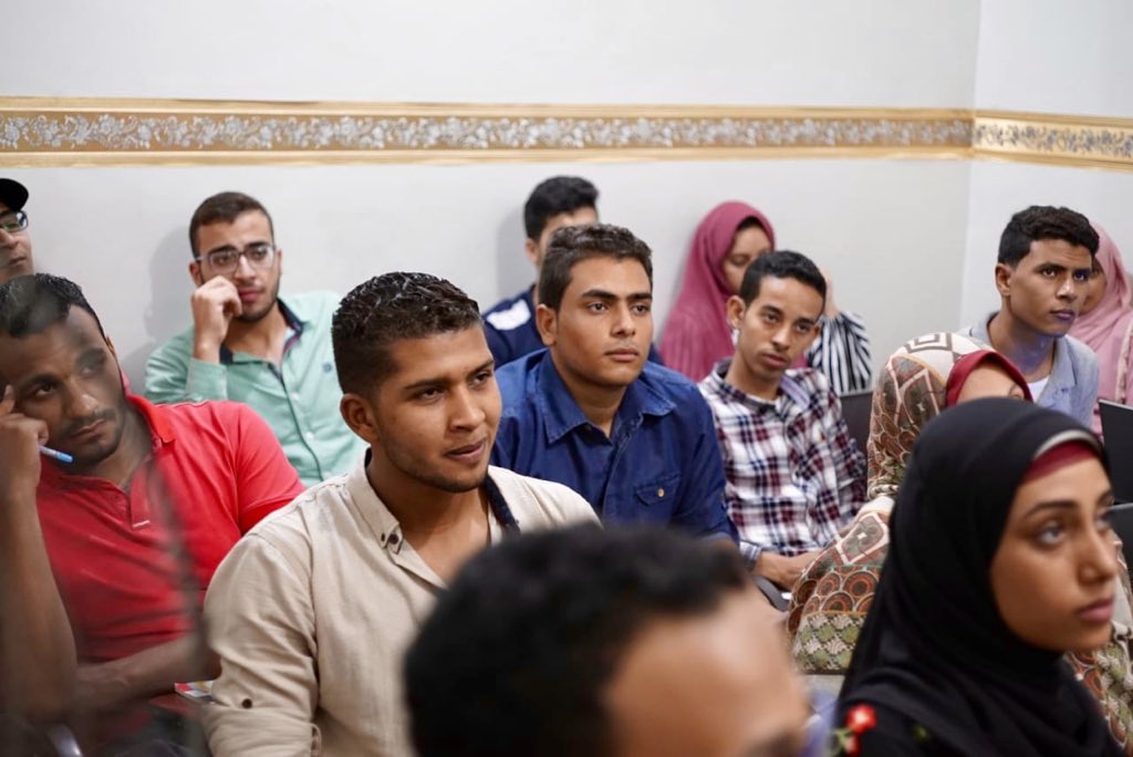 S3Geeks's tweet photo. صور من اليوم الثاني لمنحة #CODECAMP 👩‍💻👨‍💻
في برمجة الويب 
Back-end 
والعمل الحرّ 
Freelancing 
ومجال الأعمال
Business 
المنحة مقدّمة من #صعيدي_جيكس مع كايرو هاكر سبيس والميكر اكسبريس
بالتعاون مع 
مؤسسة هيفوس والجامعة الأمريكية https://t.co/siXdHxPngq