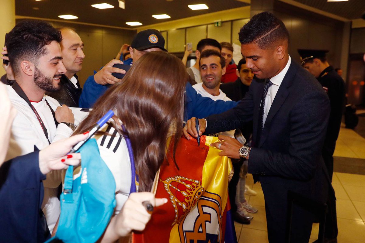 realmadrid's tweet photo. 📸🇷🇺👋 ¡Hola Moscú!
Привет, Москва!
#RMUCL | #HalaMadrid https://t.co/daQipOKzyh