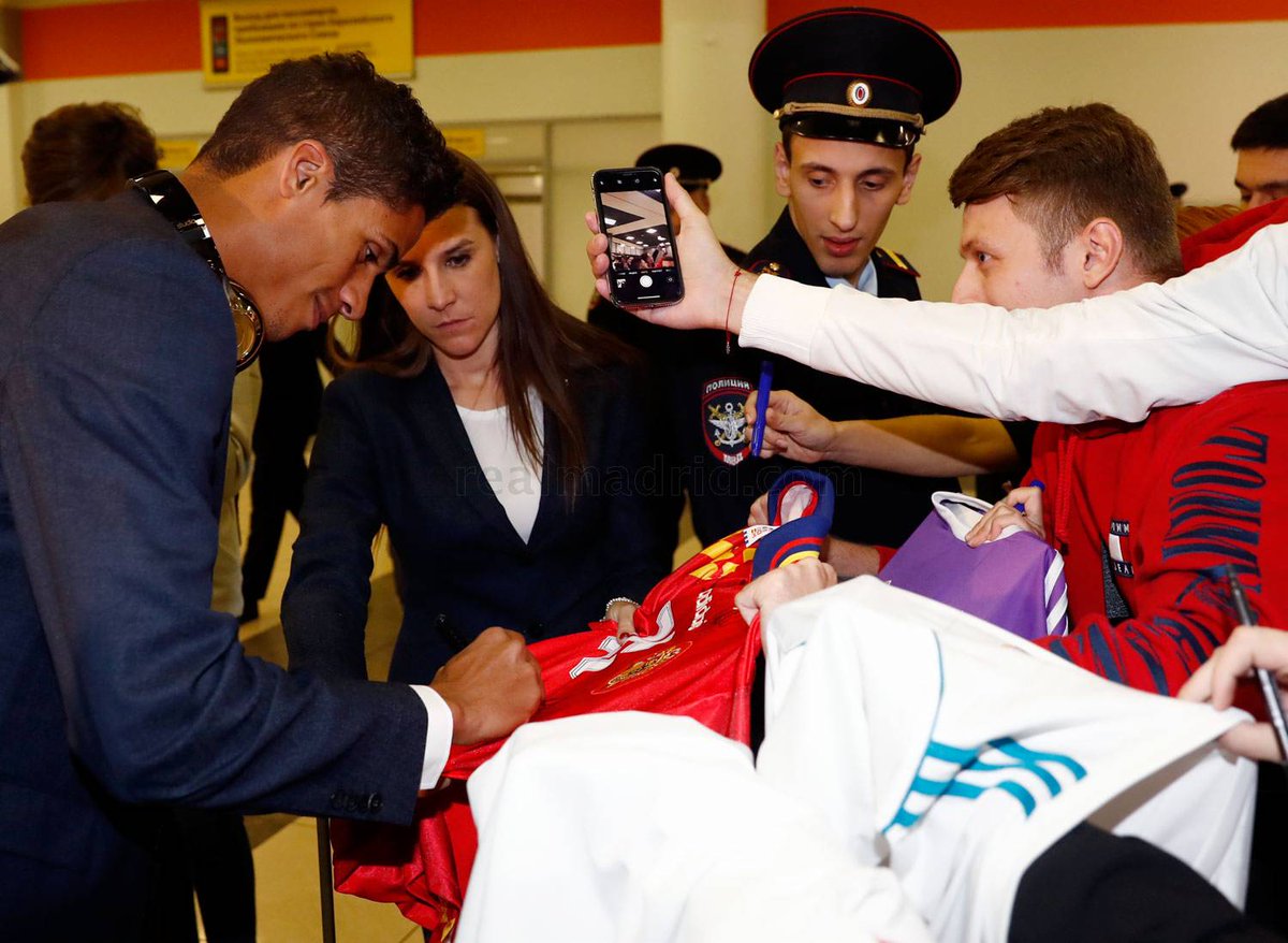 realmadrid's tweet photo. 📸🇷🇺👋 ¡Hola Moscú!
Привет, Москва!
#RMUCL | #HalaMadrid https://t.co/daQipOKzyh