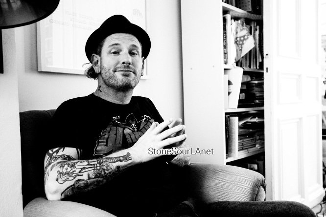 StoneSourLA's tweet photo. #CoreyTaylor ha confirmado a #HEAVYMagazine de Australia que #StoneSour ya comenzó a trabajar en material para el seguimiento del álbum "Hydrograd". - Lee mas acerca de esta noticia aquí: https://t.co/p12It7sXCC https://t.co/YlFZ2b3z0K