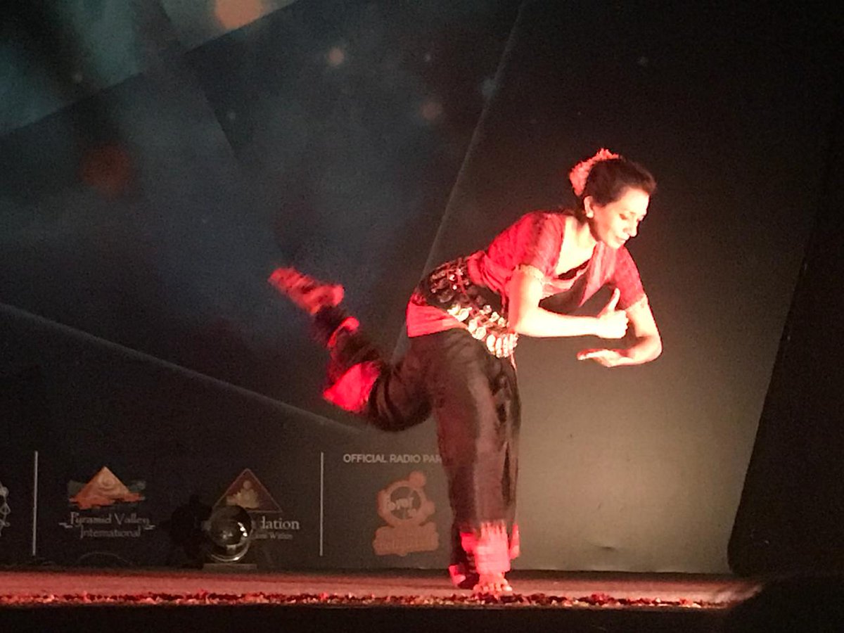thriiveindia's tweet photo. A soulful performance by @realmsofdance in dedication to the famous #sufi poet #rumi on his 111th birthday.
#happybirthdayrumi #rumipoetry #rumilove #shiva #dance #danceart #danceform #danceexpression #whirlingdance #whirling #sufimusic #sufidance #love #art #dance https://t.co/zOXmW9zP2J