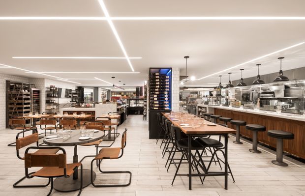 transittoronto's tweet photo. 09/17 #Toronto’s new #UnionStn restaurants invite commuters to slow down and take a seat | via @globetoronto https://t.co/iZUHOfvV2C https://t.co/82FQNWinGO