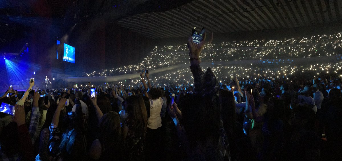 LissTaba's tweet photo. #NuncaSubestimesAUnRiverista o no @_CarlosRivera ? Gracias guapísimo por bajarnos el sol, la luna y las estrellas por 3 noches consecutivas, todos los días y lo que falta 🙌🏻 Mi ❤️ se llenó de energía al poder disfrutarte #GuerraTour @AuditorioMx #3SoldOut #Riverista https://t.co/ZCUirkatxR