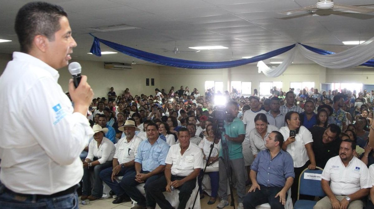 ReinaldoHN's tweet photo. Seguimos marchando por la ruta de la #UNIDAD, el #BienComun y #LaSolidaridad. Desde #Olanchito, Yoro, los Cachurecos respaldamos la buena gestión del Presidente @JuanOrlandoH. #GiraDeUnidad https://t.co/AsHjdJMaw6