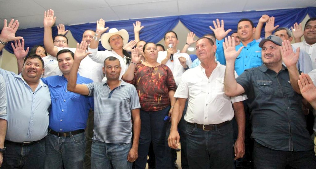 ReinaldoHN's tweet photo. Seguimos marchando por la ruta de la #UNIDAD, el #BienComun y #LaSolidaridad. Desde #Olanchito, Yoro, los Cachurecos respaldamos la buena gestión del Presidente @JuanOrlandoH. #GiraDeUnidad https://t.co/AsHjdJMaw6