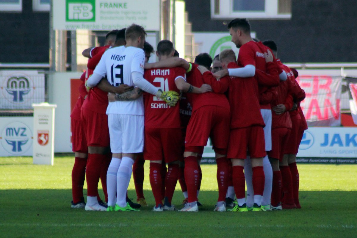 HammerSpVg's tweet photo. 2:1 gegen Haltern - Heimsieg mit Ausrufezeichen - Mentalitätsfrage: Die HSV holt die drei Punkte gegen den haushohen Favoriten - https://t.co/bQZ7ZeSQMx
_____
#HSVTUS
#HammerSpVg
#OberligaWestfalen
#WIRsindHAMM https://t.co/kZbZB8m1Vr